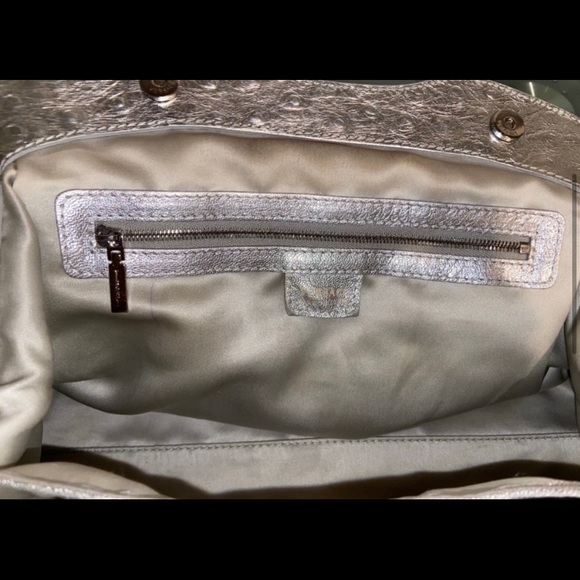 VERSACE RARE METALLIC SILVER LEATHER & OSTRICH LEATHER CLEAN SHOULDER BAG. - Picture 8 of 15